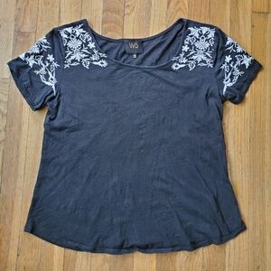 W5 Women's Black Top with White Floral Embroidery Size Small